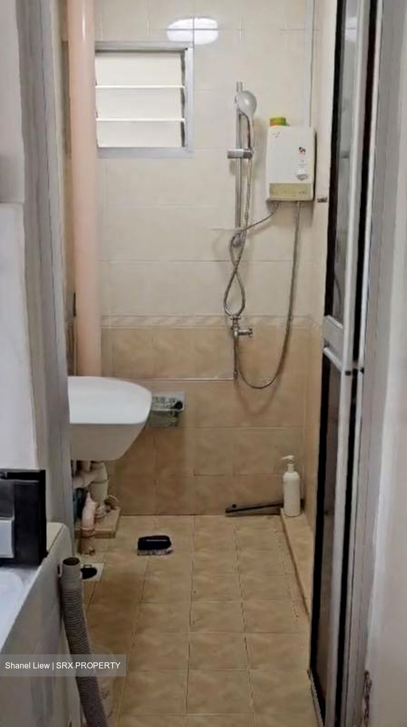 New Upper Changi Road (D16), Shop House #451379411